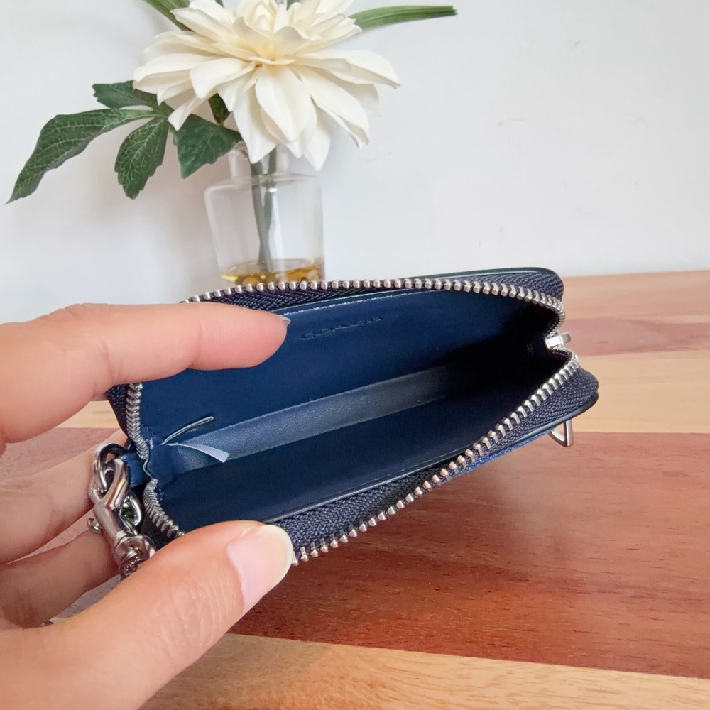 NWT Coach Zip Card Case blue denim
With Quilting - Picture 5 of 5